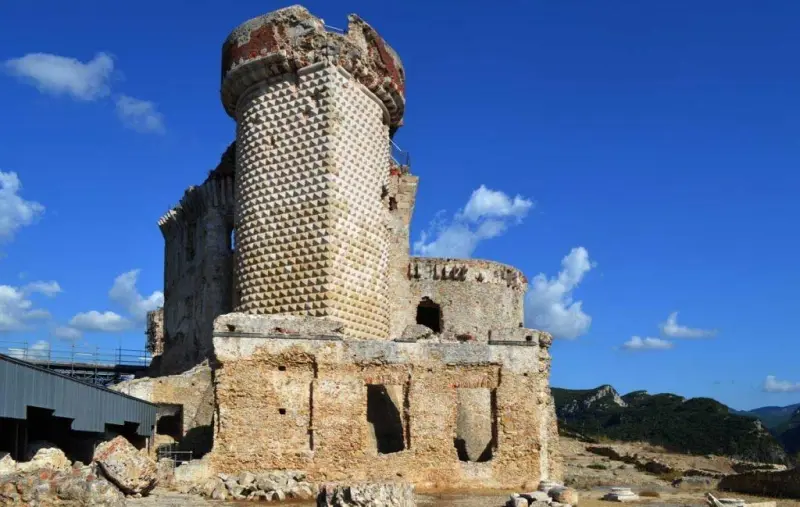 Gavone Castel and the Diamond Tower